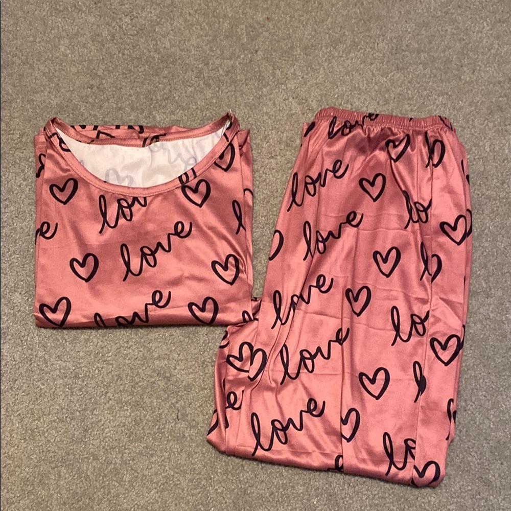 SHEIN Dusty Pink Heart & Letter Graphic Pajama Set